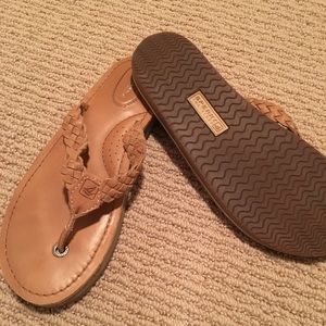 Sperry flip flops